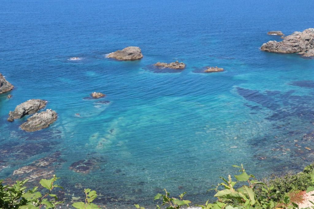 北海道 積丹ブルーと白い海岸 北海道屈指の景勝地 島武意海岸 ワールドワイドあっちこっち