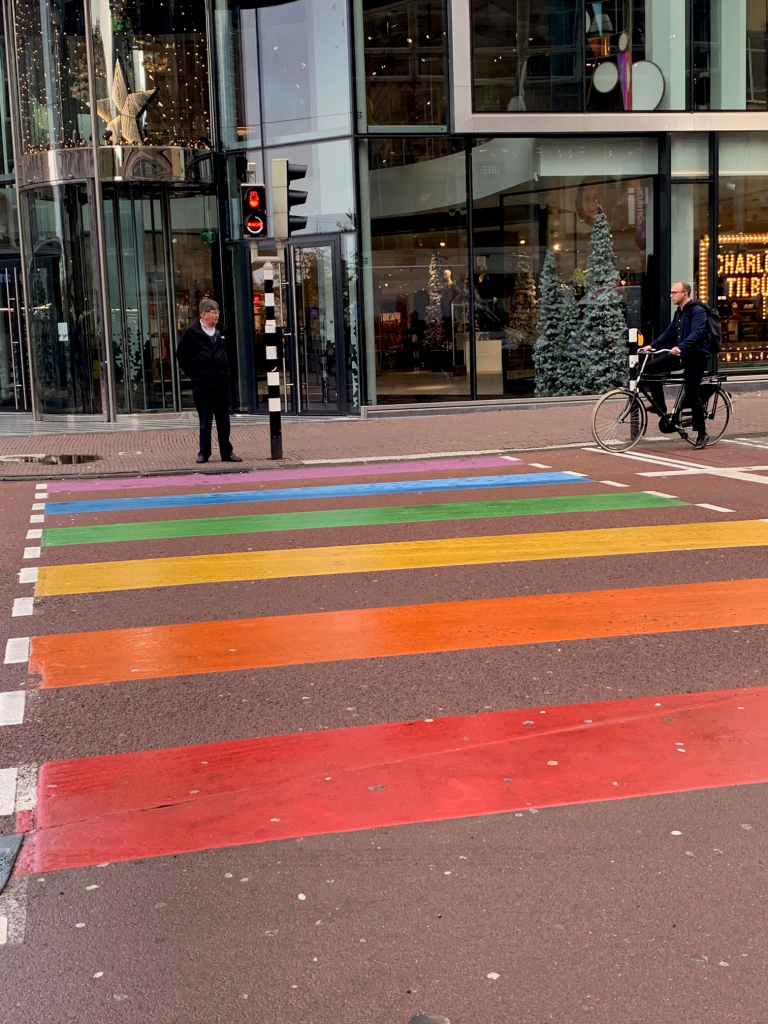 オランダ、ユトレヒトのカラフルな横断歩道