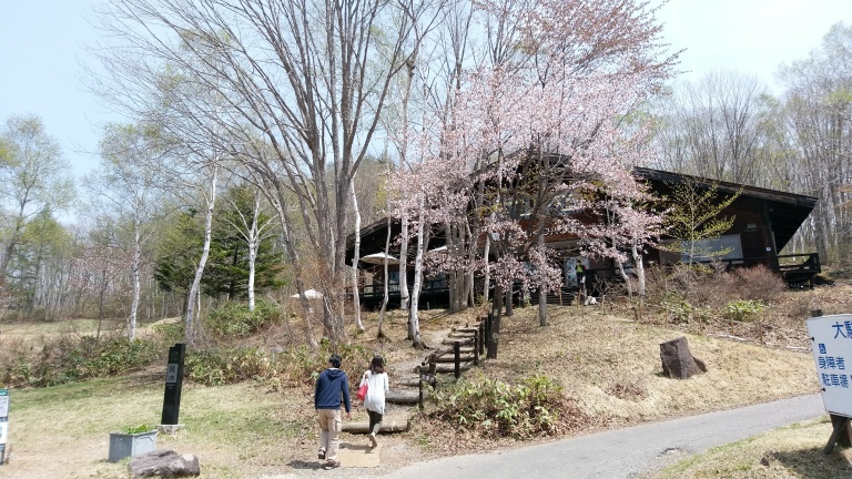 長野県、戸隠高原「鏡池」の眺めのいいカフェ